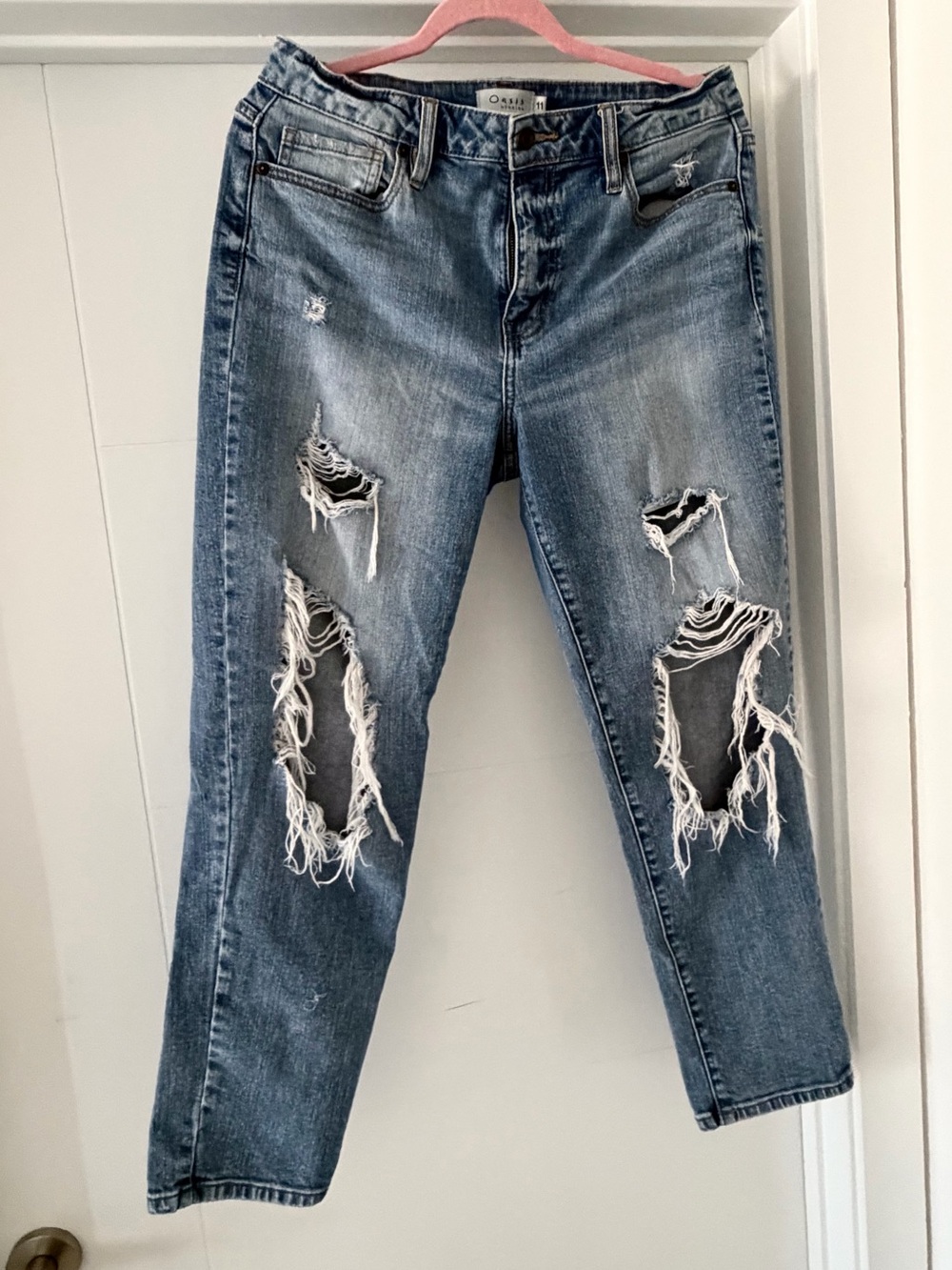 Distressed Blue Women’s Jeans - Casual Ripped Denim